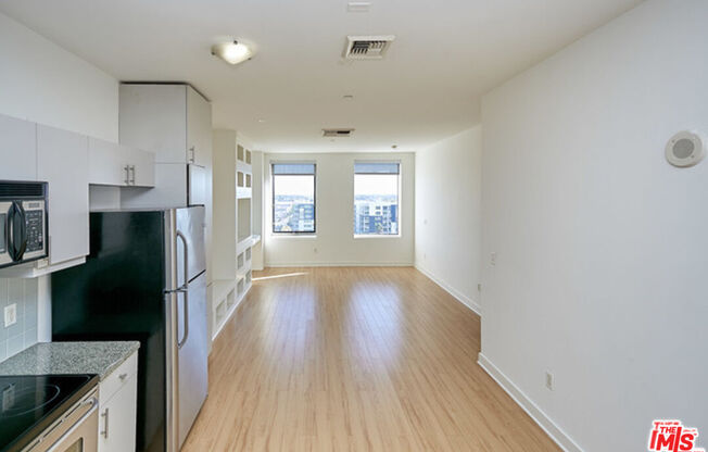 1 bed, 1 bath, 710 sqft, $2,400, Unit 809