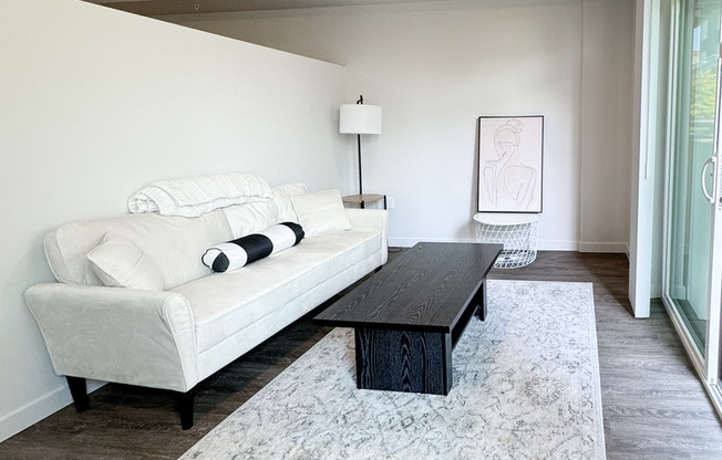 1 bed, 1 bath, 438 sqft, $1,715, Unit 516