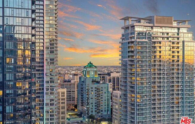 3 beds, 3 baths, 2,123 sqft, $6,000, Unit 1910