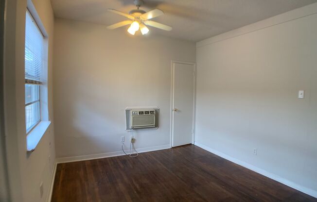 Studio, 1 bath, 400 sqft, $1,075