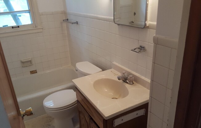 3 beds, 2 baths, $1,025