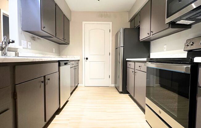 3 beds, 1 bath, 990 sqft, $1,425, Unit PT-1581-201
