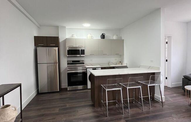 1 bed, 1 bath, $1,925, Unit 1555 - 305