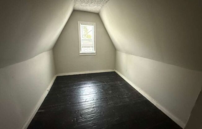 3 BED 1.5 BATH BEAUTIFUL SINGLE HOME!