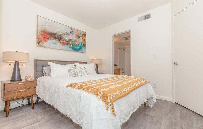 2 beds, 2 baths, 750 sqft, $949, Unit 303