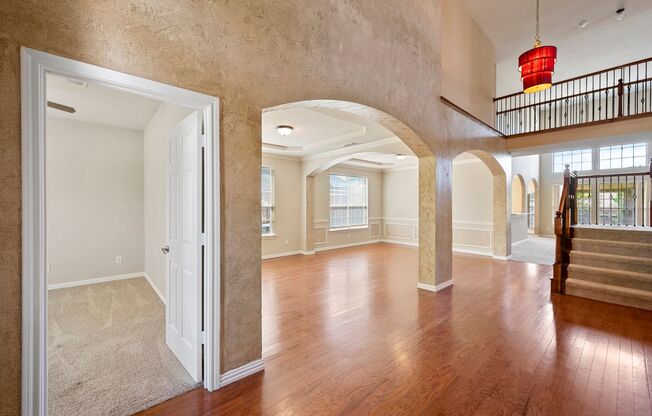 Grand Mansfield Home with newly renovated Kitchen