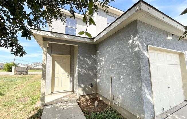 Lovely 2-story | 3-bedroom | 2.5-bath duplex | Cul-de-sac | Side yard | Great location!
