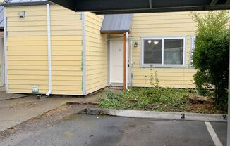 Cozy 2 Bed/1.5 Bath Condo Hazel Dell Area!