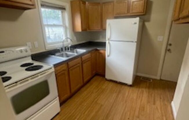 2 beds, 1 bath, $1,300