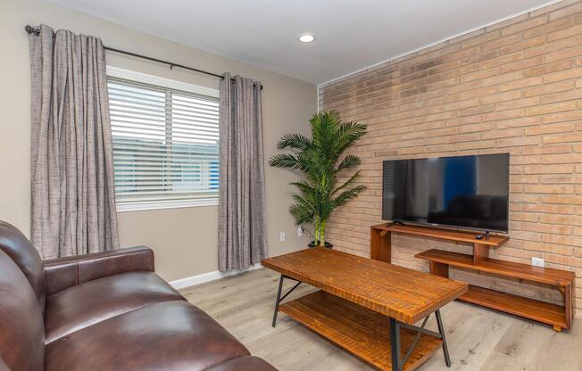 1 bed, 1 bath, 700 sqft, $1,240