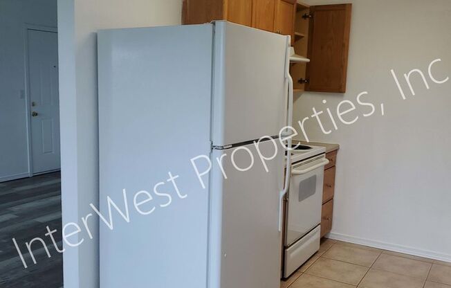 2 beds, 1 bath, 975 sqft, $1,495, Unit 007