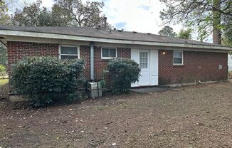 3 beds, 1 bath, $1,100