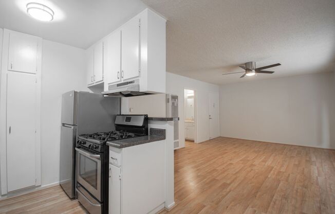 1 bed, 1 bath, $2,495, Unit 17