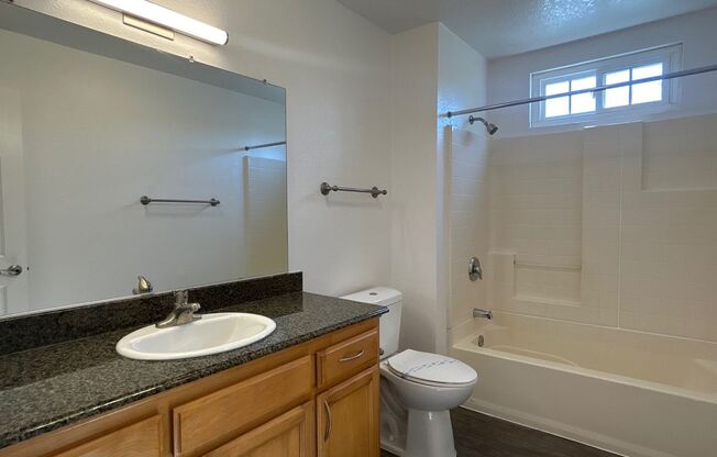 2 beds, 1 bath, 920 sqft, $2,595, Unit K7