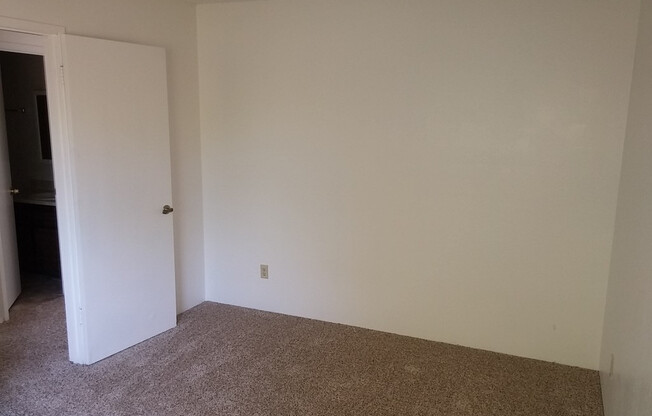 2 beds, 1 bath, 800 sqft, $1,000, Unit C