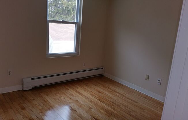 4 beds, 1 bath, $1,700