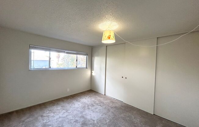 2 beds, 1 bath, $2,600, Unit 203