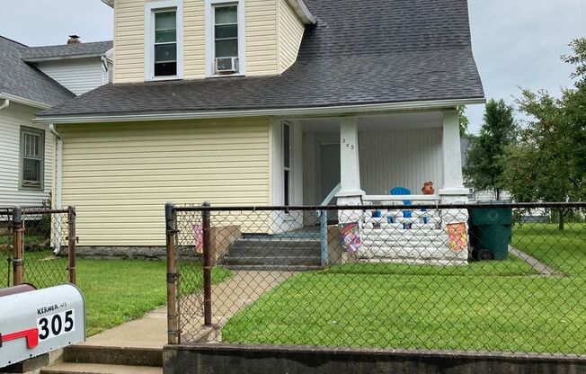 305 E 9th St