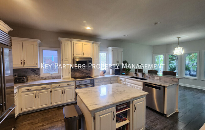 5812 N AMES