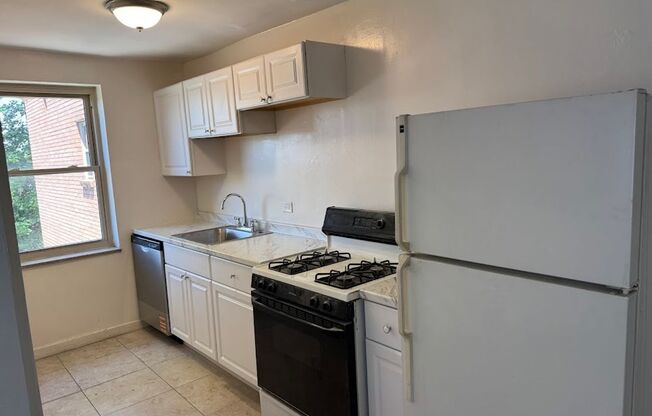 3 beds, 1 bath, 800 sqft, $2,195, Unit 316B
