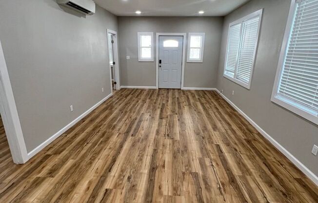 Split AC's In each room. Wet Bar. Spacious