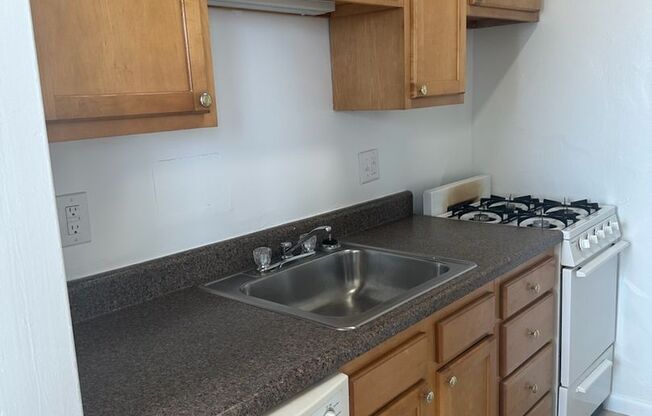 Studio, 1 bath, 413 sqft, $1,425, Unit Royal York 1015