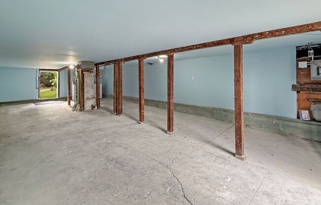 Cozy 2bed/1bath House w/a Huge Basement, Washer/Dryer, & off street pkg. space in the heart of Emeryville