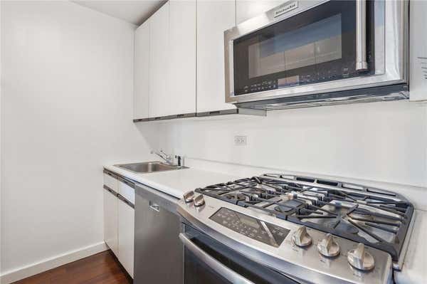 500 W 43 ST