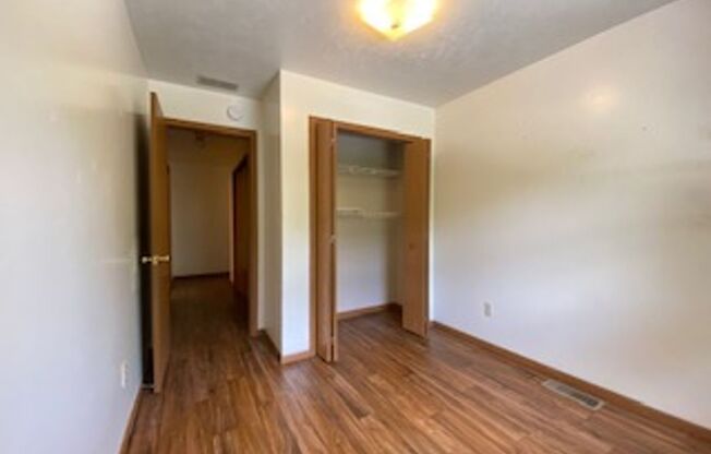 3 beds, 1.5 baths, 1,242 sqft, $995, Unit Unit A