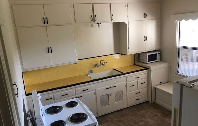 1 bed, 1 bath, 722 sqft, $1,060, Unit 1