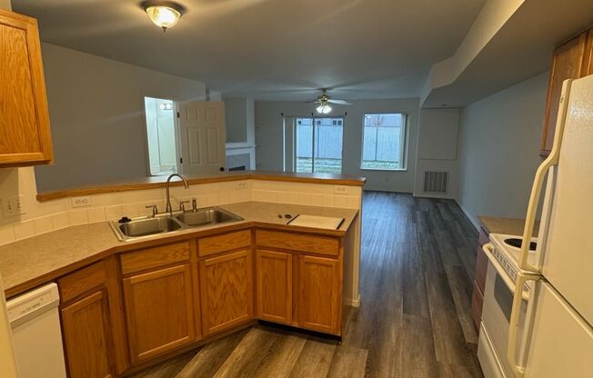 3 beds, 1.5 baths, 1,100 sqft, $1,520, Unit 3205