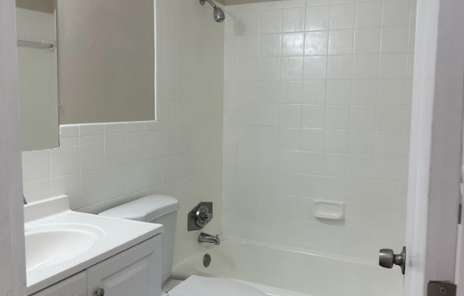 2 beds, 1 bath, 750 sqft, $1,349, Unit 1624-2B