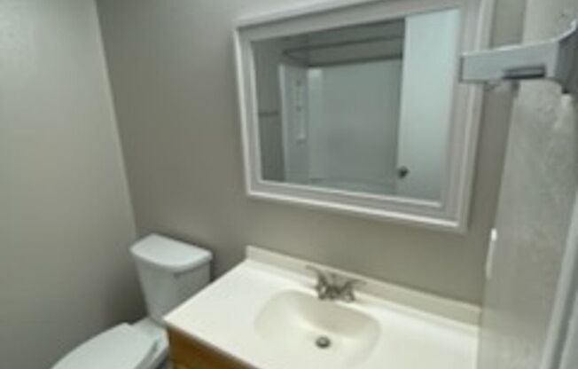 2 beds, 1 bath, 1,105 sqft, $875, Unit 2703-304