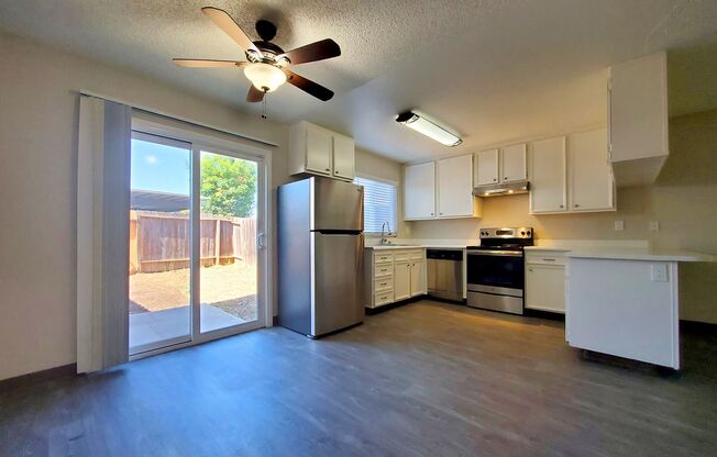 2 beds, 1.5 baths, 1,100 sqft, $2,595, Unit 26