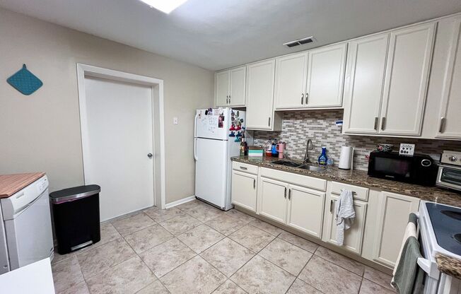 2 beds, 1 bath, $1,500