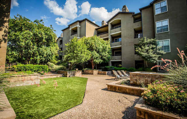 Maintained Grounds and Beautiful Landscaping at Dallas Apartments on Preston Road