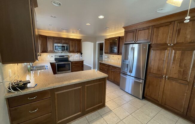 Beautiful 3 Bed / 2 Bath Home in Prime Location – Right Off the 101! *NO Carpet*