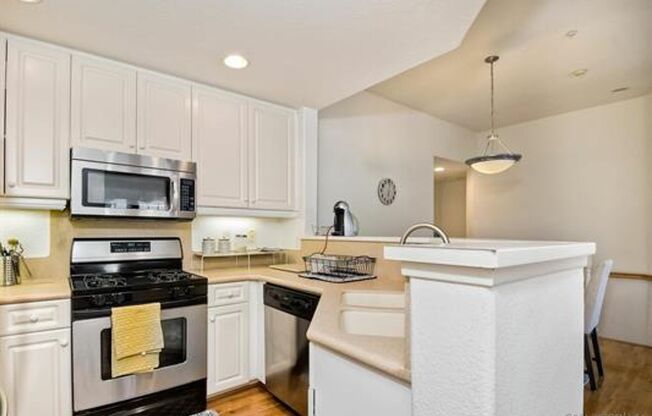 GATED Modern 2 Br 2 Bath Garage Large Kitchen Balcony $3450 TEXT 858-774-1574