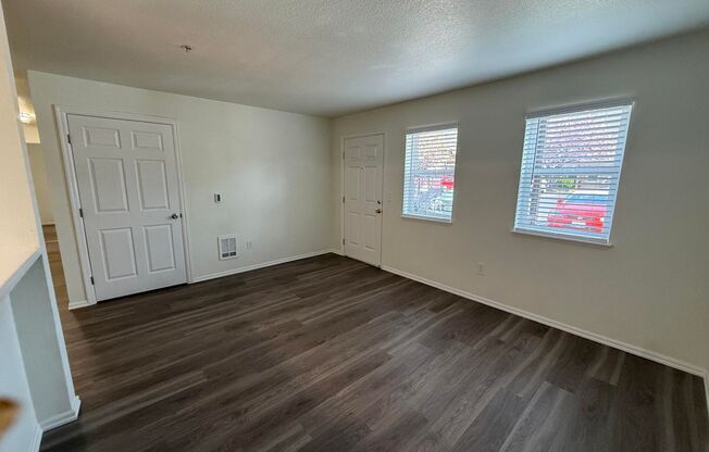 2 beds, 1 bath, 880 sqft, $1,699, Unit J-102
