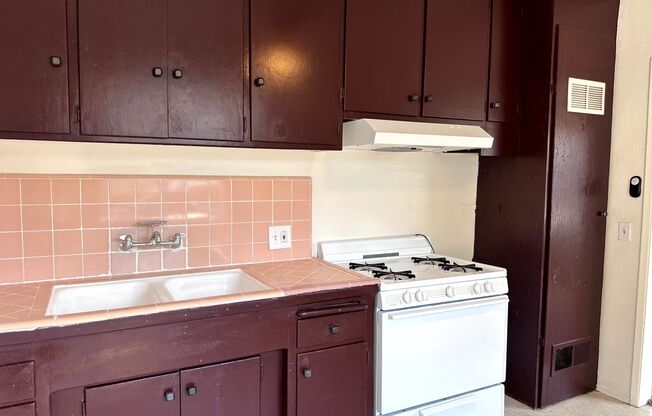 2 beds, 1 bath, $1,750