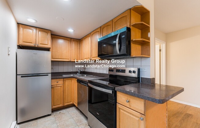 6151 West THORNDALE Avenue