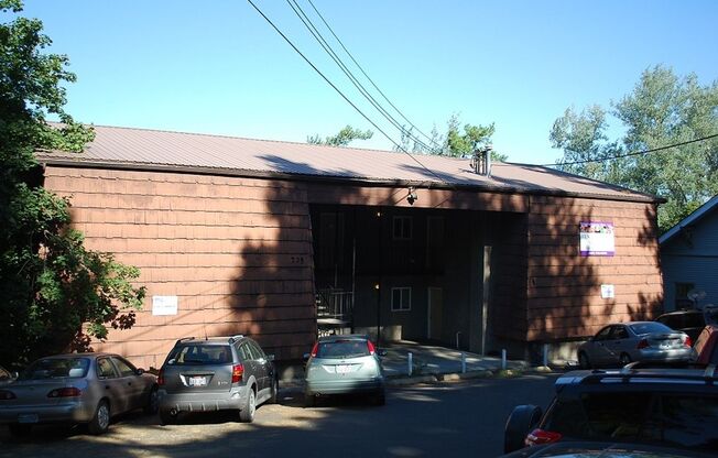 735 NE Maple Street