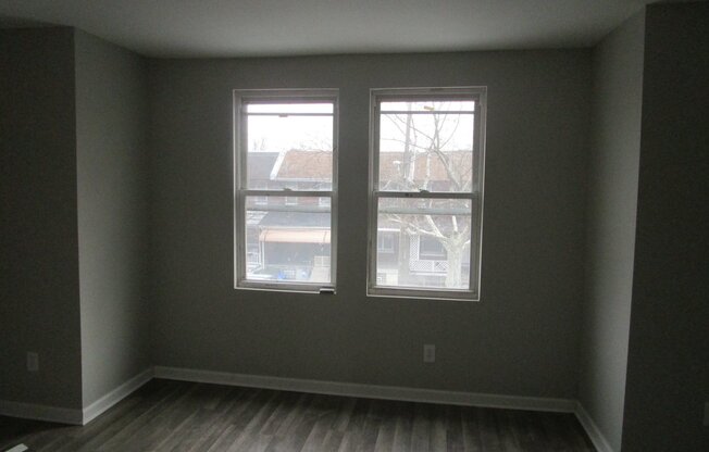 Spacious Front-Porch Row - Oak Lane