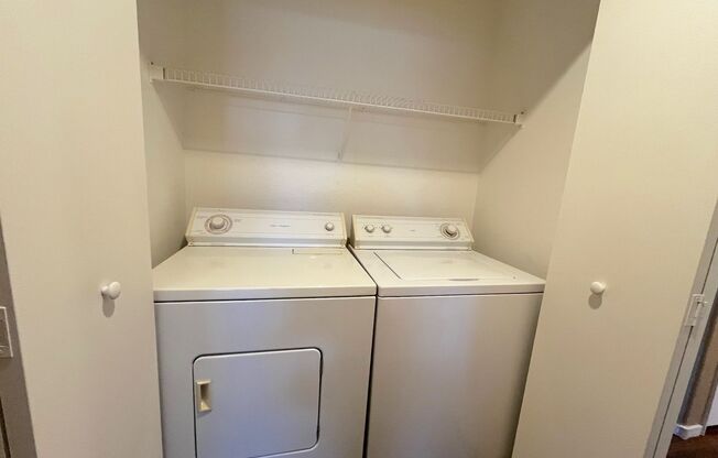 2 beds, 2 baths, $1,300, Unit # 2070