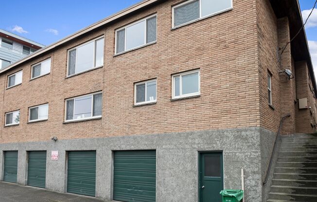 Spacious Capitol Hill 1-Bedroom with In-Unit Washer/Dryer – Prime Location!
