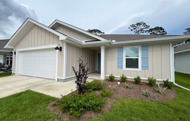 Beautiful 3 Bedroom, 2 Bath Pace Home available !!