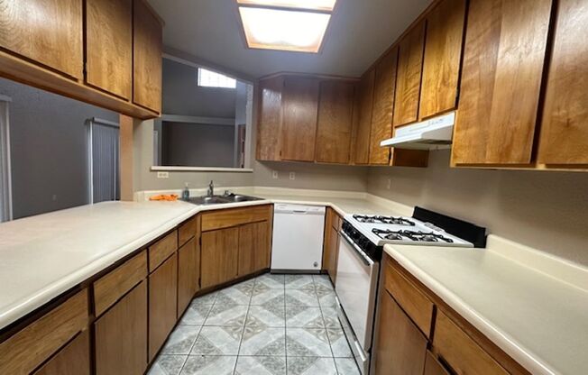 3 beds, 2 baths, $2,600