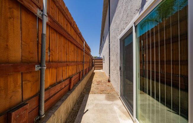 3 beds, 2 baths, 1,200 sqft, $2,900, Unit 633-35