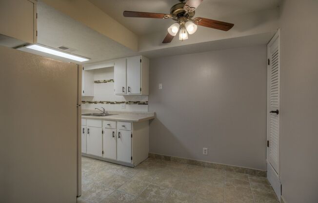 1 bed, 1 bath, 720 sqft, $925, Unit 18