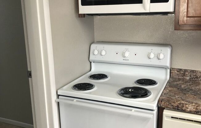 1 bed, 1 bath, 634 sqft, $949, Unit 5637 UD